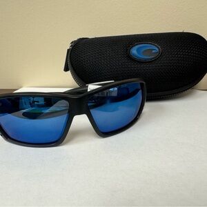 COSTA blackout matte Blue mirror lenses polarized 
Tuna alley 6S9009 62/11/125